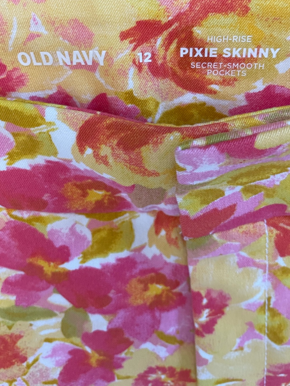 Old Navy Women's Pixie Skinny high Rise Ankle Pants. Yellow & Pink Floral Mix - Picture 6 of 7